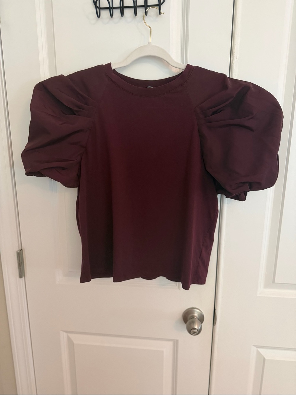 Express Puff-Sleeve Tee in Burgundy